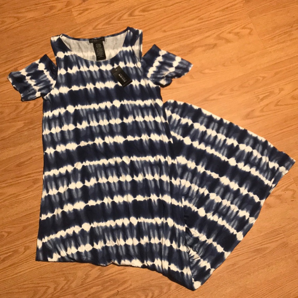Cold shoulder maxi dress